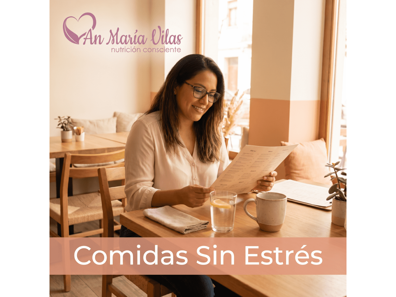 Mujer tomando decisiones sobre qué comer fuera de casa con apoyo profesional online, representando el paquete Comidas Sin Estrés.