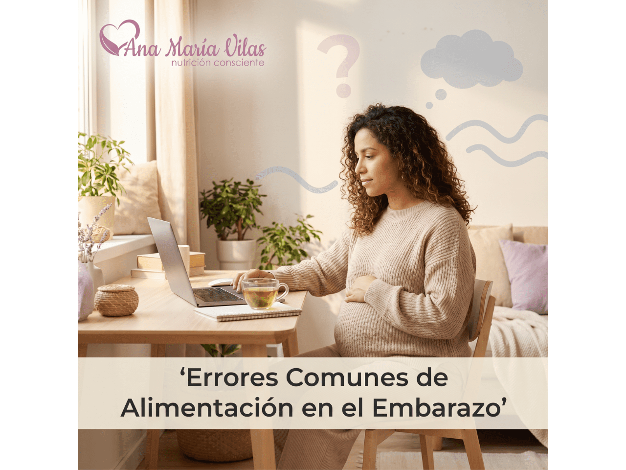 Mujer embarazada revisando información en su laptop con expresión de claridad, representando el curso sobre errores comunes de alimentación en el embarazo.