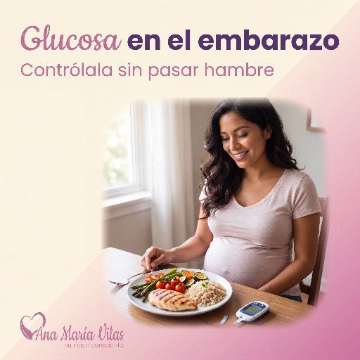 Glucosa en el embarazo: embarazada con plato equilibrado de pollo, verduras y arroz integral