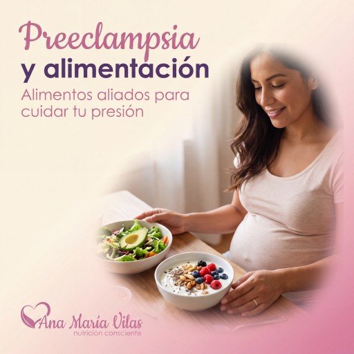 Preeclampsia y alimentación: embarazada con bowl de yogur, semillas y frutos rojos