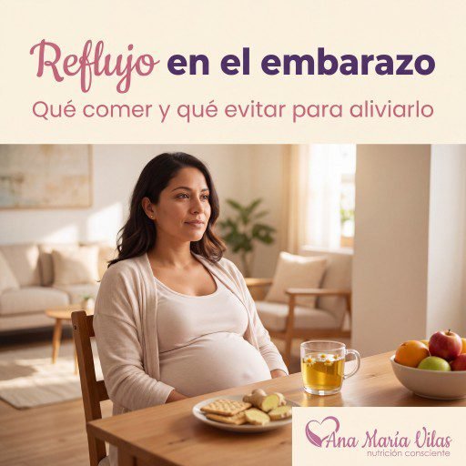 Reflujo en el embarazo: embarazada con té de manzanilla y una comida ligera